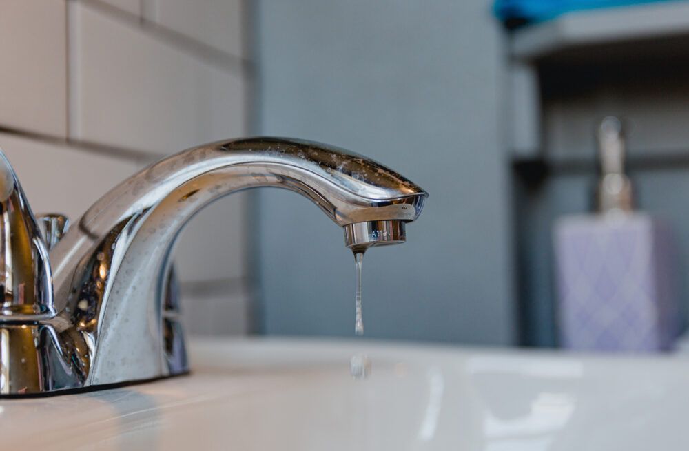 When to Call a Plumber for Faucet Leaks